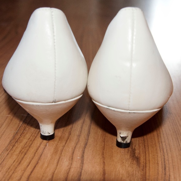 Cream Leather Pumps in Good shape!  Size 9 - Picture 6 of 7